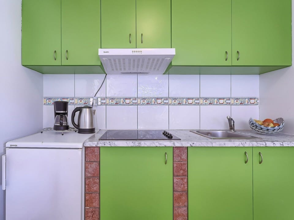 Green, Countertop, Cabinetry, Kitchen, Room, Property, Tile, Furniture, Yellow, Material Property