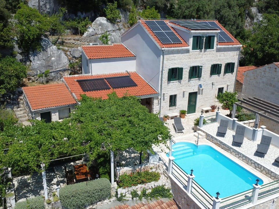 Residential Area, Swimming Pool, Resort, Umbrella, Eco Hotel, Estate, Resort Town, Outdoor Furniture, Villa, Hotel