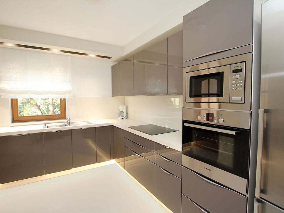 Countertop, Property, Room, Kitchen, Cabinetry, Furniture, Interior Design, Building, Architecture, House