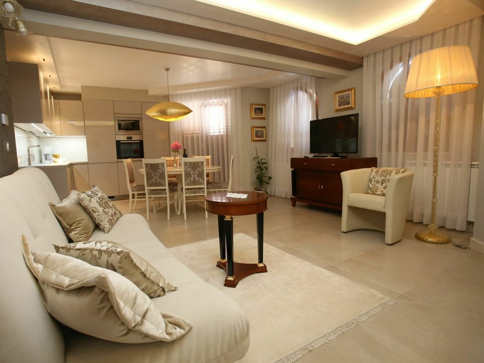 Property, Furniture, Table, Building, Comfort, Couch, Television, Interior Design, Lamp, Living Room