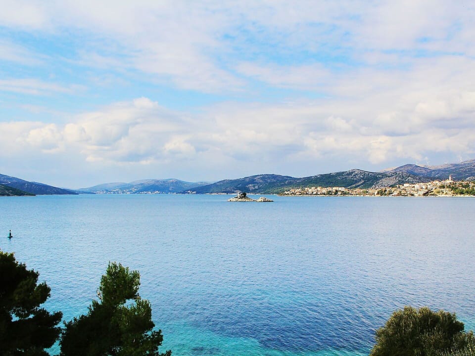 Body Of Water, Sky, Water, Water Resources, Sea, Blue, Coast, Lake, Cloud, Bay