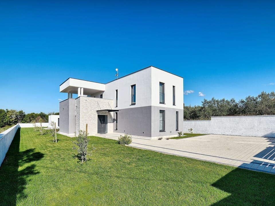 House, Property, Home, Architecture, Building, Residential Area, Real Estate, Land Lot, Facade, Villa
