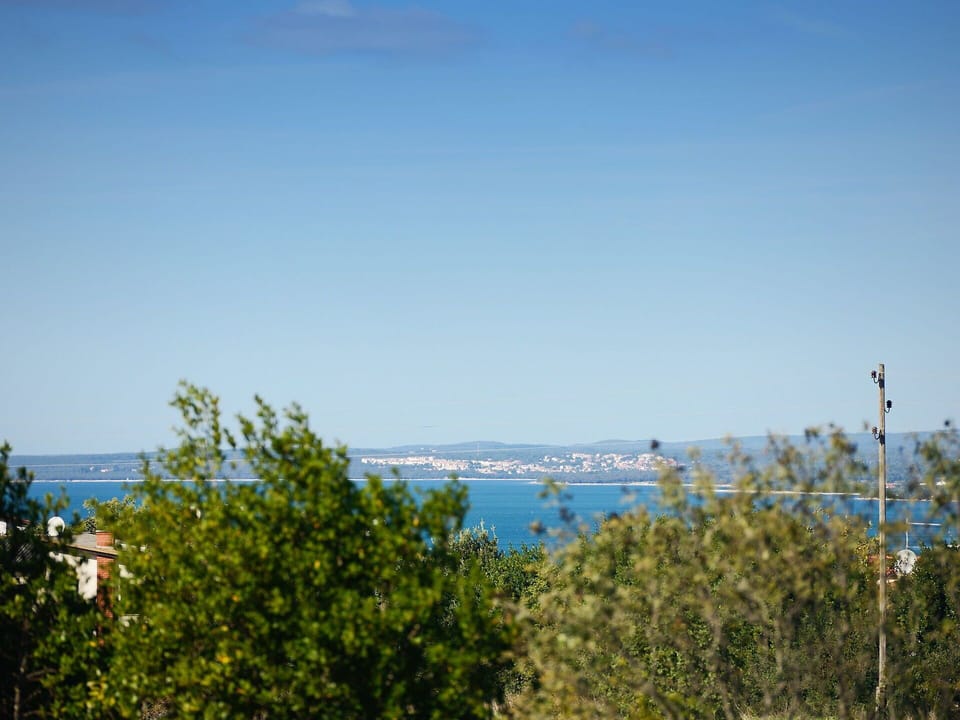 Sky, Sea, Vegetation, Coast, Shore, Natural Landscape, Daytime, Horizon, Bay, Tree