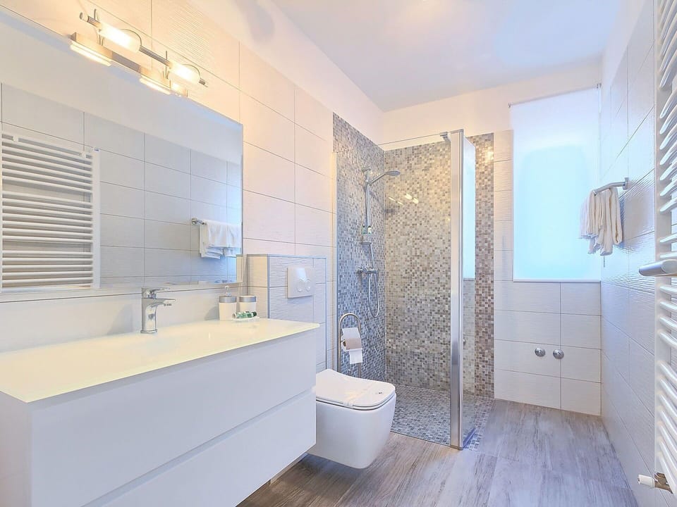 Bathroom, Property, Room, Interior Design, Building, Real Estate, Floor, Architecture, Tile, House