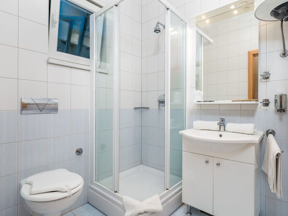 Bathroom, Property, Room, Tap, Plumbing Fixture, Interior Design, Bathroom Accessory, Real Estate, Architecture, Tile