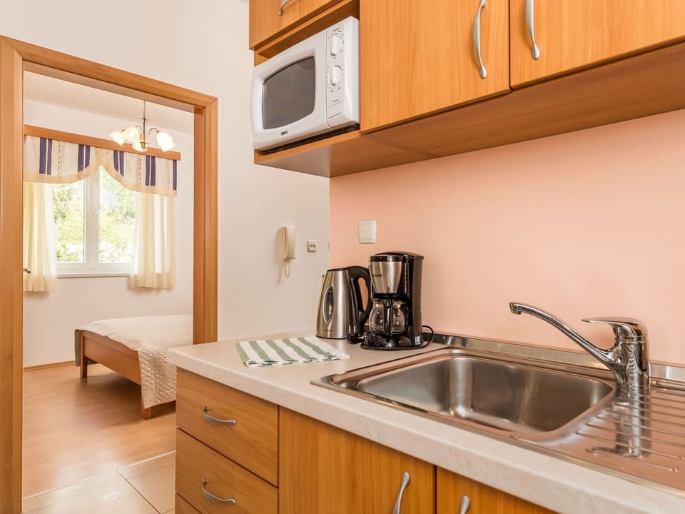 Countertop, Property, Room, Sink, Kitchen, Furniture, Cabinetry, Interior Design, Building, House