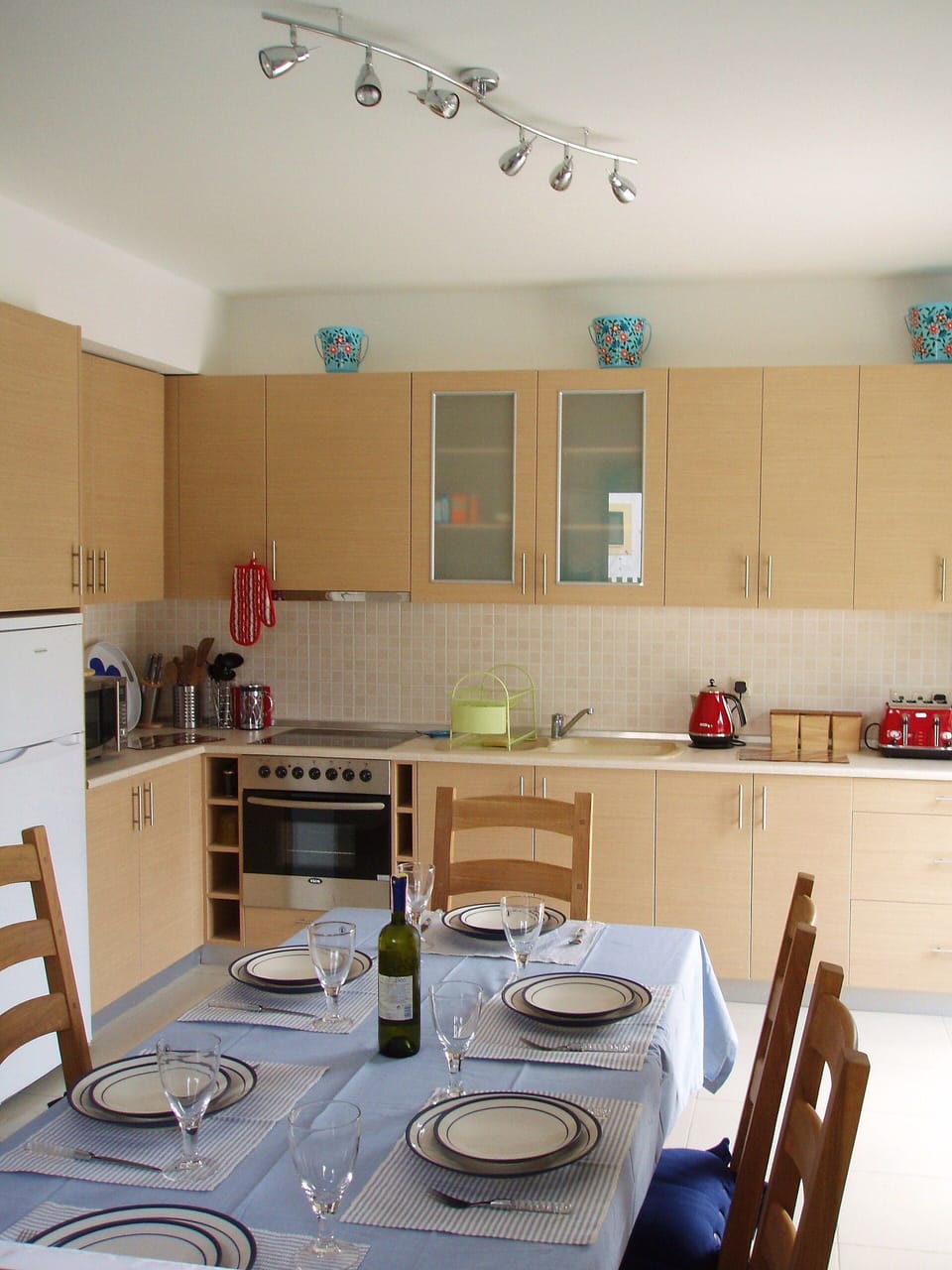 Fully stocked kitchen with oak table & chairs..