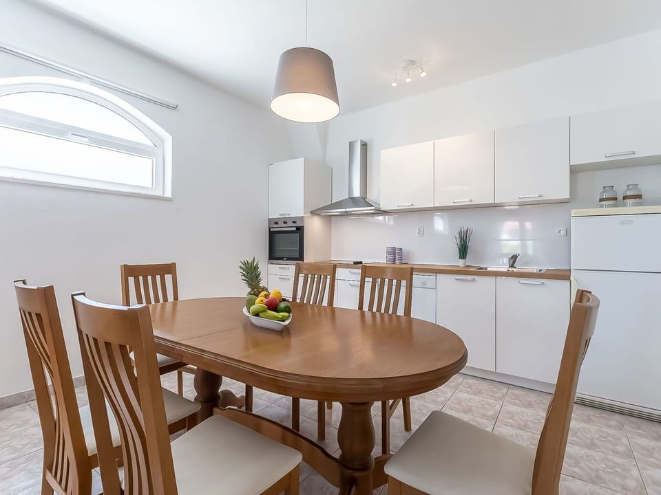 Room, Furniture, Property, Dining Room, Interior Design, Table, Building, Floor, Real Estate, House