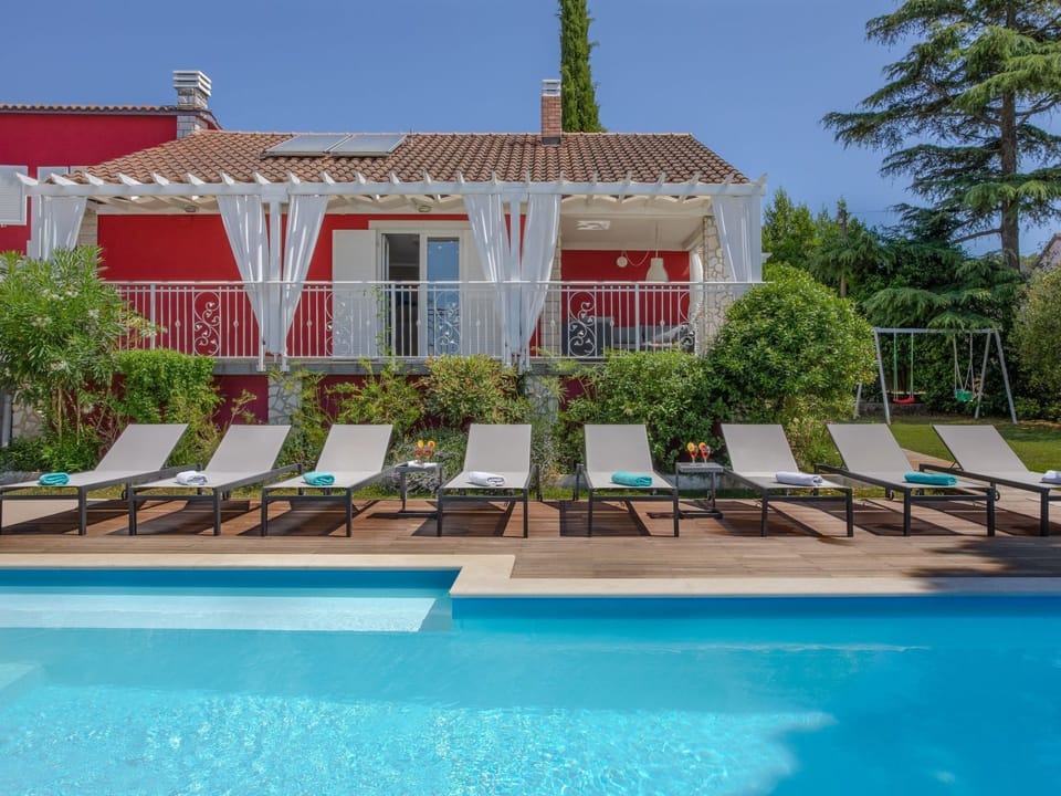 Property, House, Swimming Pool, Building, Real Estate, Home, Villa, Resort, Residential Area, Estate