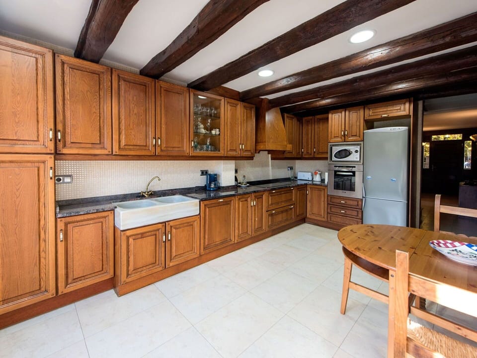 Property, Countertop, Room, Cabinetry, Furniture, Kitchen, Building, Real Estate, Home, Interior Design