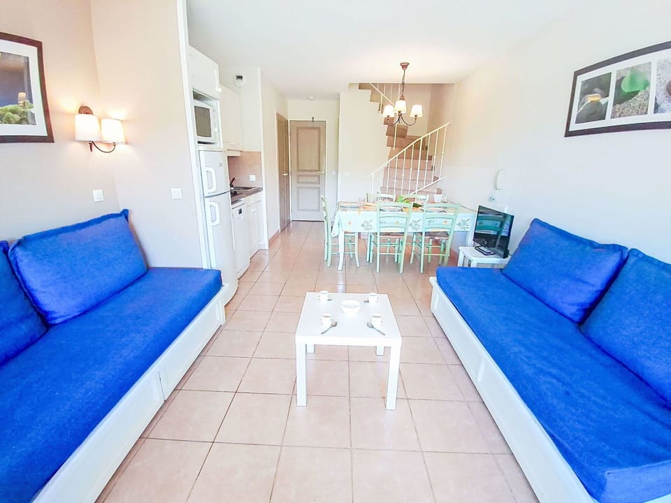 Blue, Outdoor Furniture, Swimming Pool, Shade, Leisure, Resort, Chair, Hotel, Resort Town, Leisure Centre