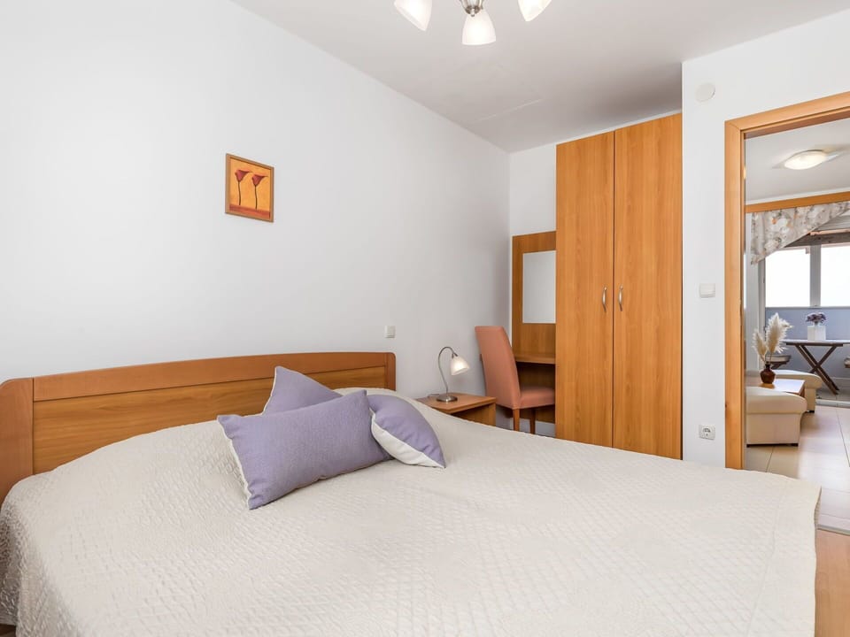 Bedroom, Bed, Furniture, Room, Bed Sheet, Property, Mattress, Bedding, Bed Frame, Interior Design