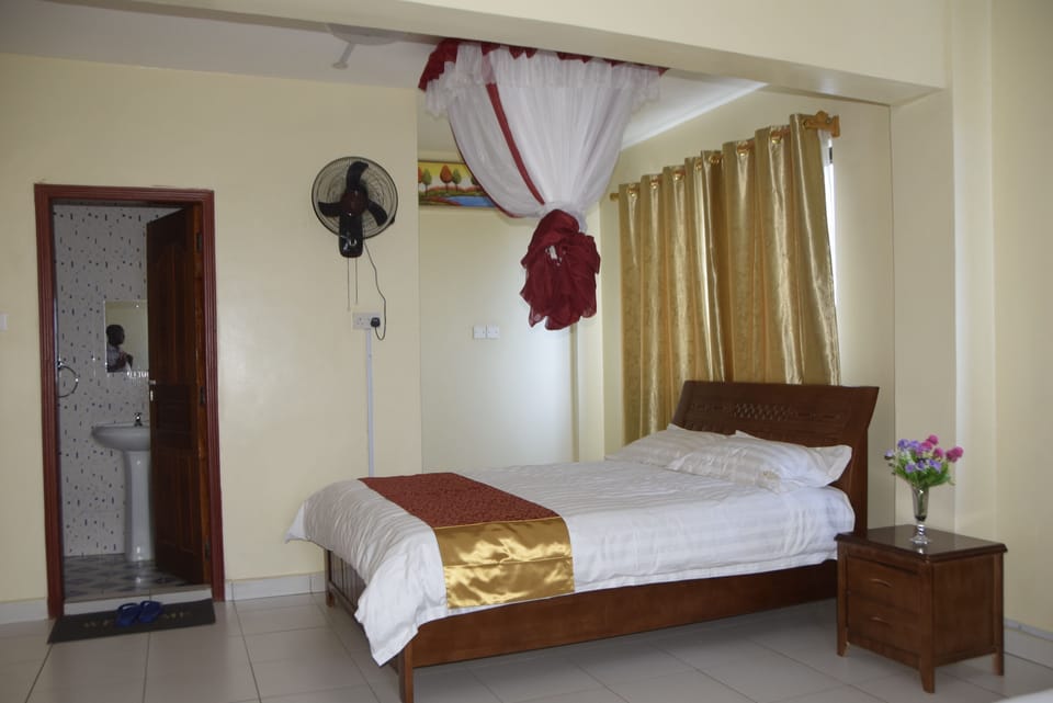 Standard Double Room, 1 King Bed, City View | In-room safe, desk, iron/ironing board, cribs/infant beds