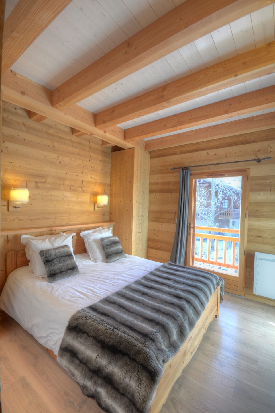 1 of the 8 bedrooms
