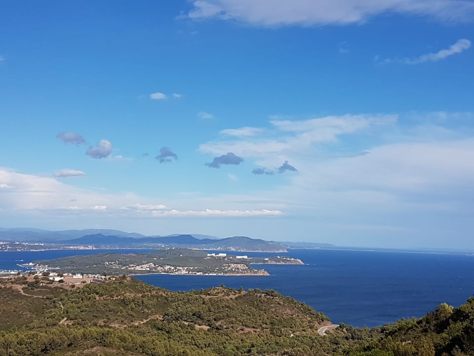 T3 seaside swimming pool wifi PK private concierge reception  Apartment in Six-Fours-les-Plages