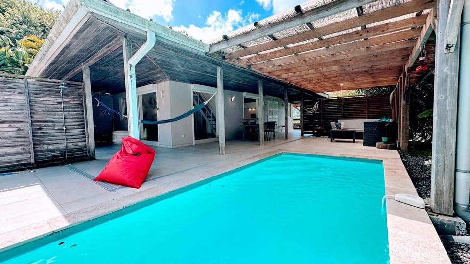 Semi-covered swimming pool, 8m x 2.50m