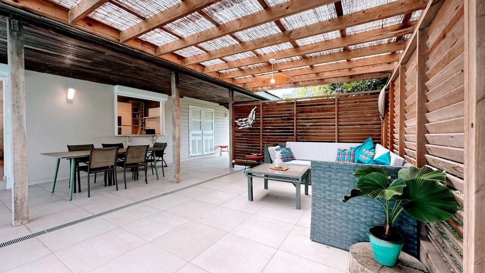 Large covered terrace with lounge and dining table