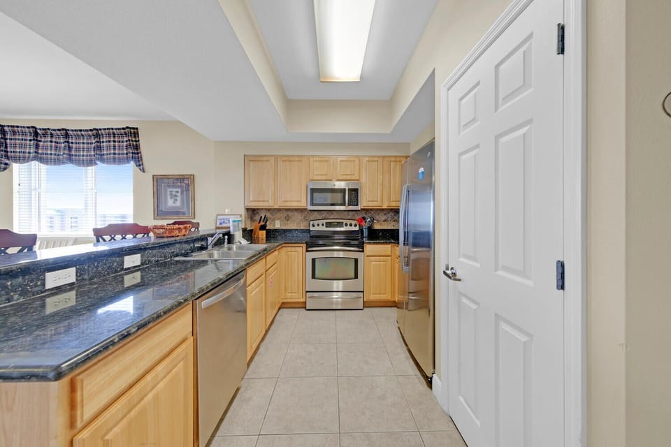 Kitchen with Breakfast Bar