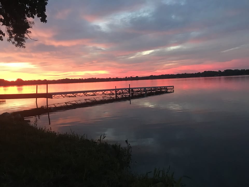 Sunrise Lake Manuella