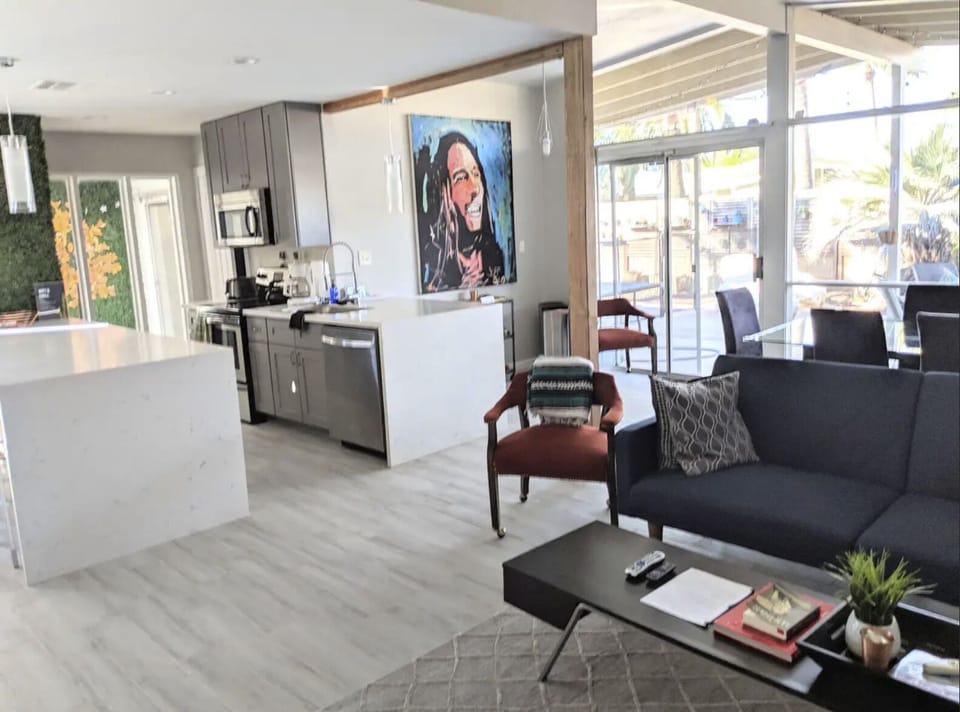 “Stylish, modern and super clean home. I highly recommend." -Joyce Feb 2019