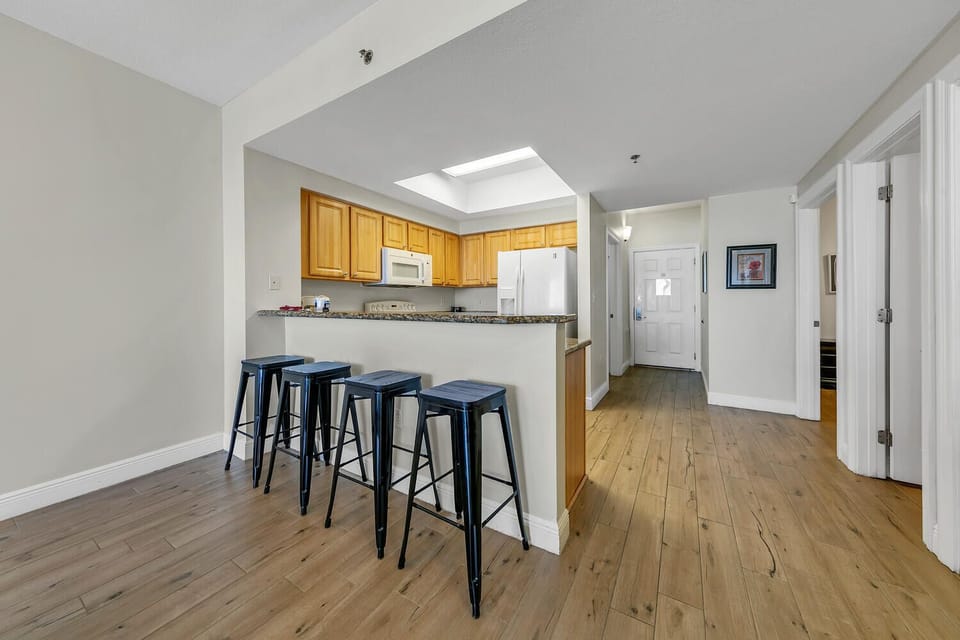 Kitchen with Breakfast Bar