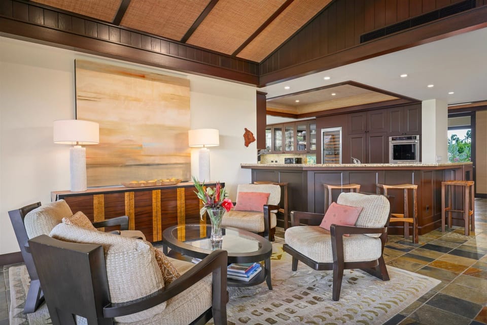 Built-in bar and conversation area with fine finishes—perfect for evening cocktails or morning planning.