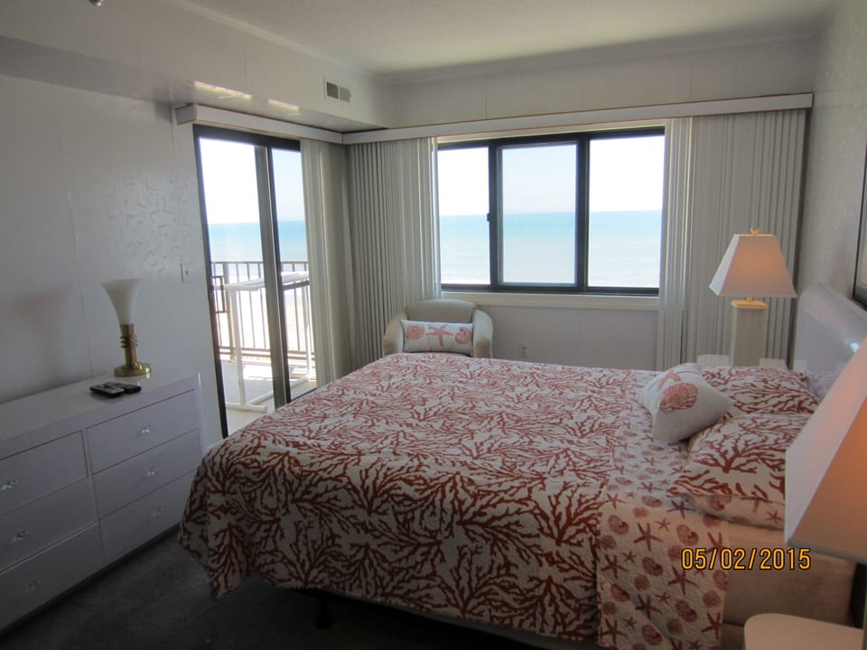 Master bedroom, let the sounds of the surf lull you to sleep