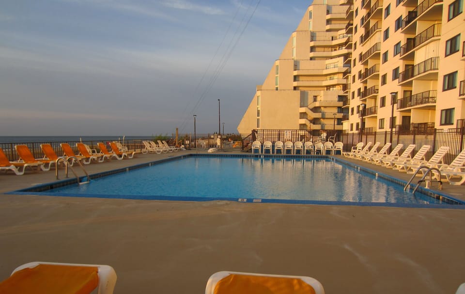 Plaza Pool
