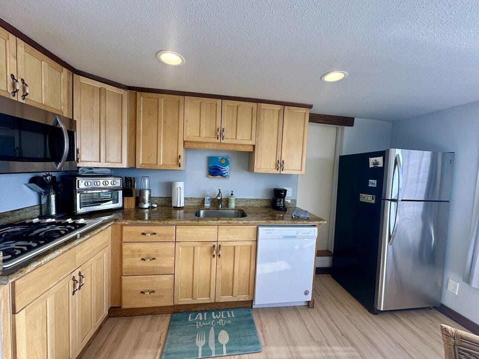 Coffee maker and bean grinder