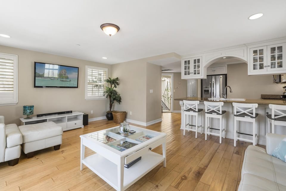 Off the sunny living area is the kitchen counter with barstool seating for 4.
                