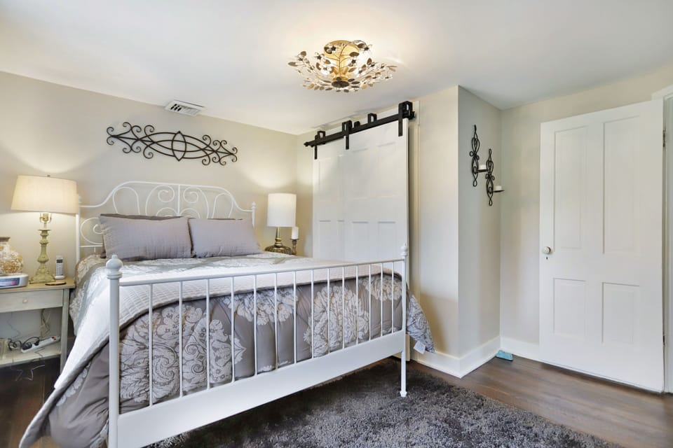 Queen-size bed; balcony access