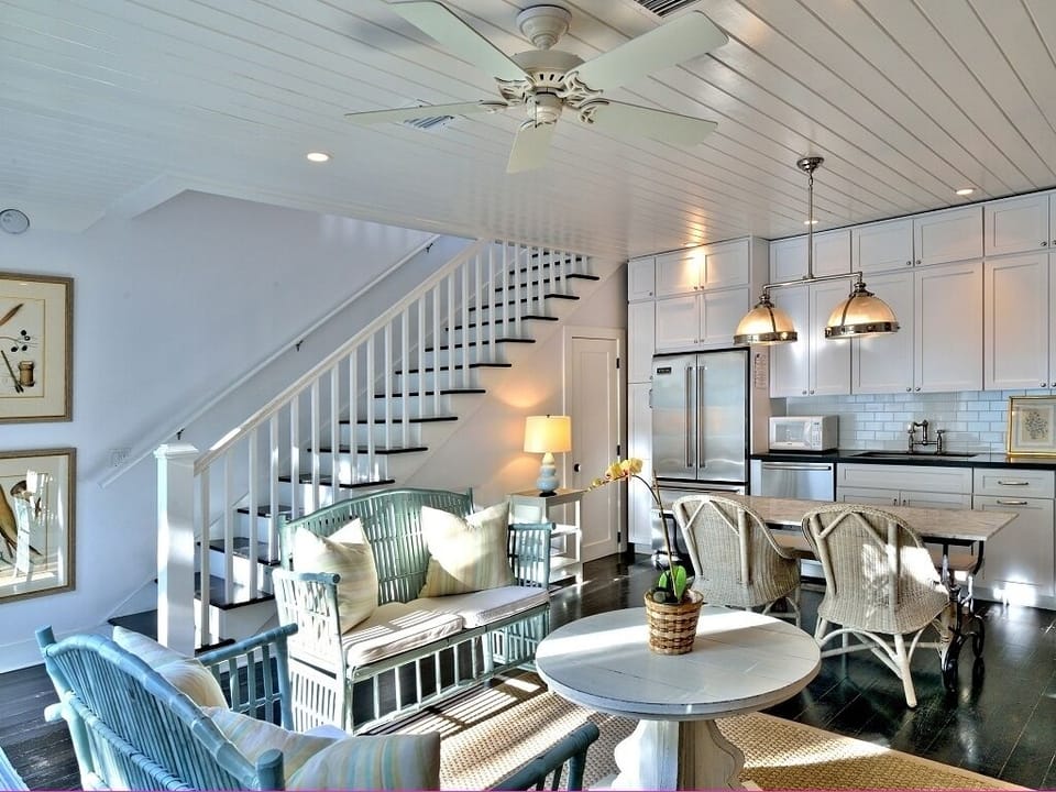 Kithchen, living area, 1/2 bath