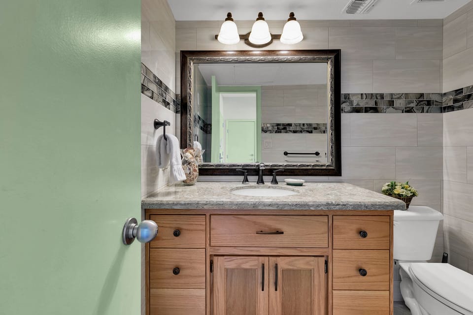 Half bath off of living room