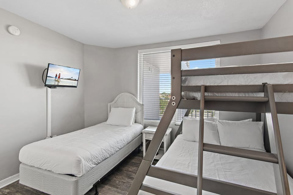Guest bedroom 2