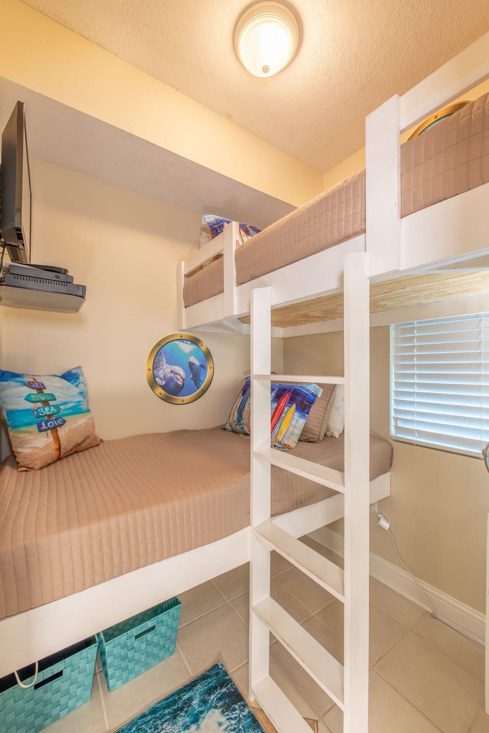 Bunk room with two twin beds, Smart TV, DVD player