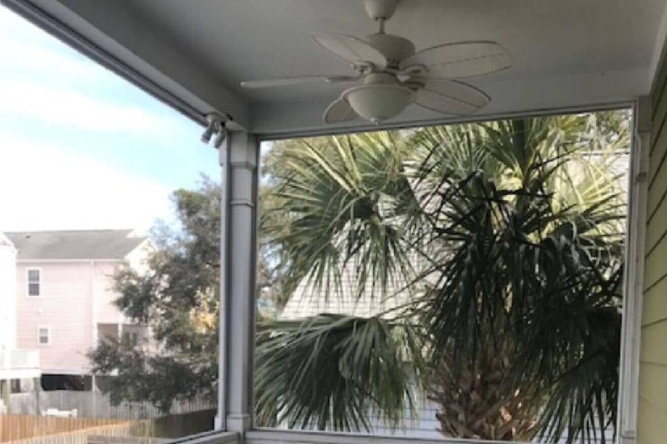 Screened-in porch, with 2 ceiling fans