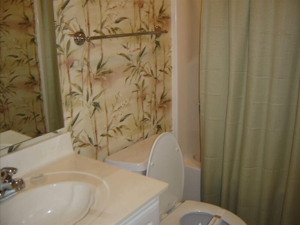 All bathrooms are very clean - Master has dbl sinks and full tile walk-in shower