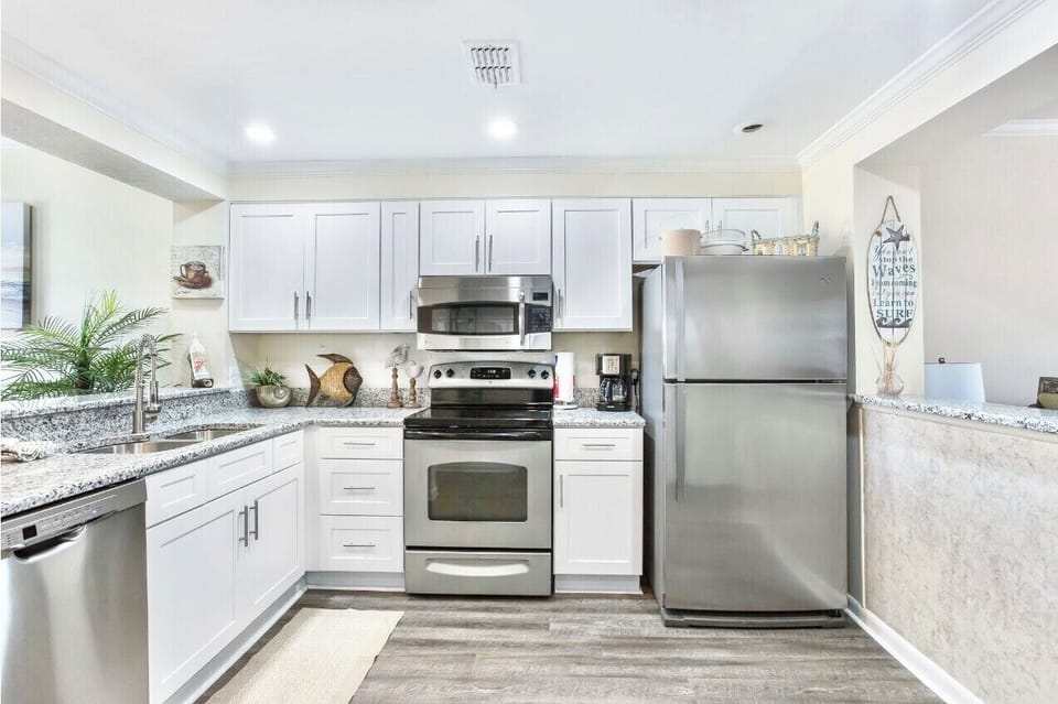 BRAND NEW KITCHEN! Everything NEW! Cabinets, granite, sink and all new Flooring 
