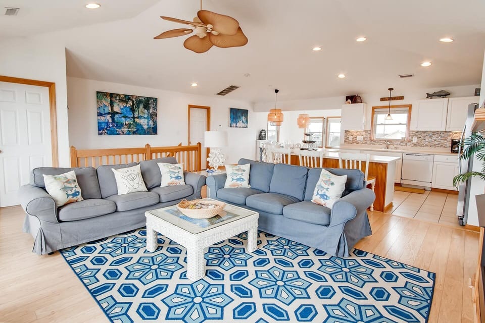 Surf-or-Sound-Realty-Endless-Sunsets-832-Great-Room