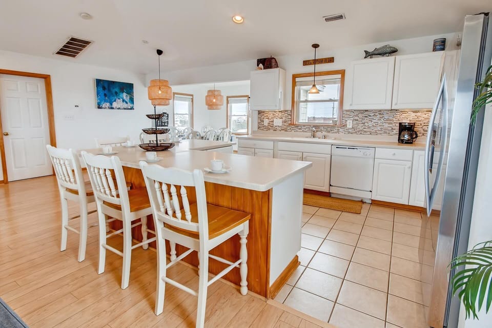 Surf-or-Sound-Realty-Endless-Sunsets-832-Kitchen