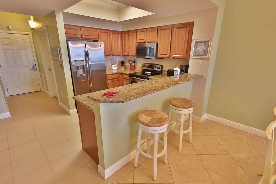 Kitchen with Breakfast Bar