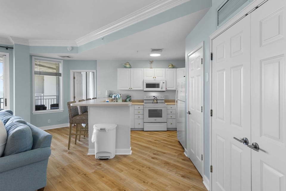 Villa de Goulet - Ocean View Condo in Forest Beach with 2 Community Pools