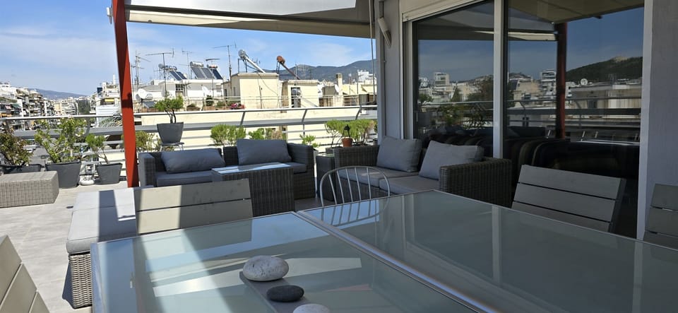 Relax & dine with views