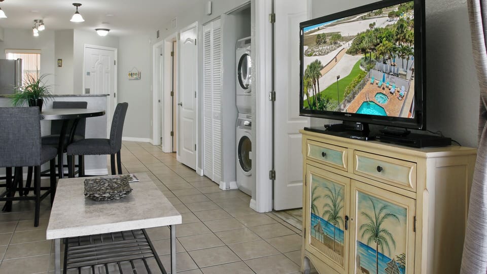 Surf Beach Room 502 Living Room (5)