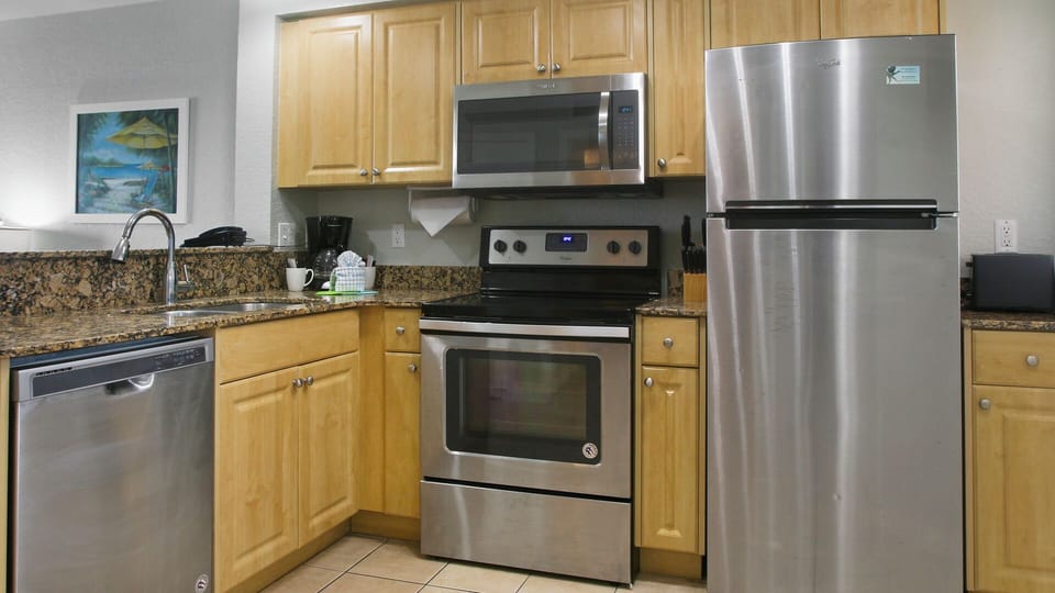 Surf Beach Room 502 Kitchen (3)