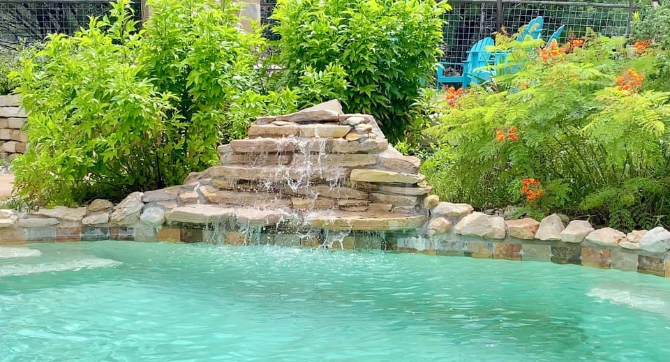 Kickin Back - Beautiful waterfall pool.