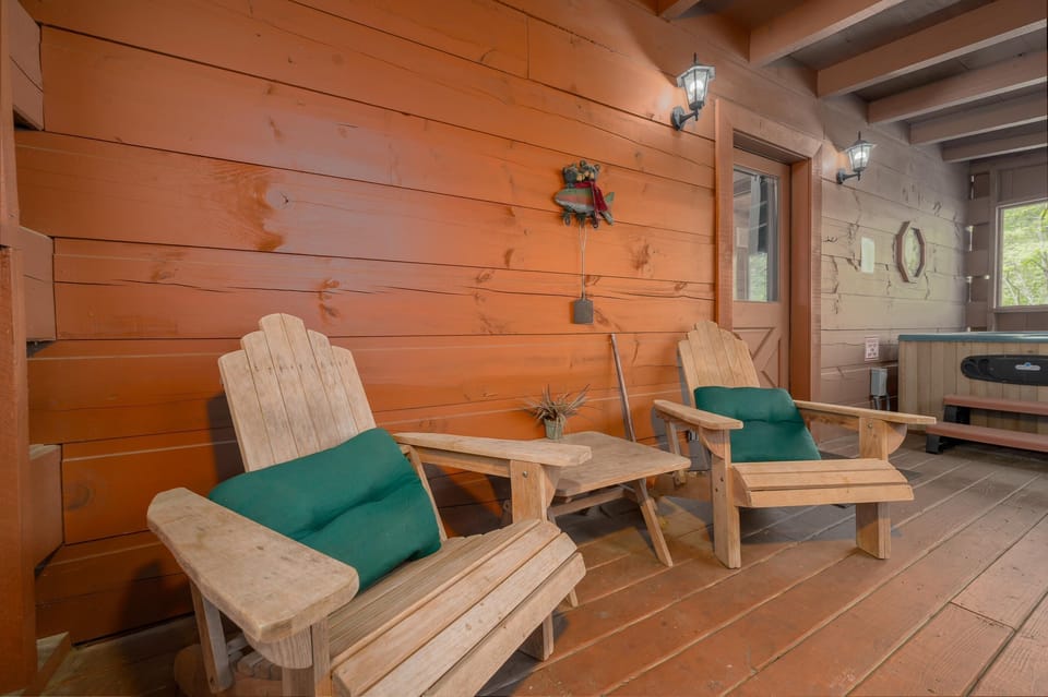 Screened in Back Porch