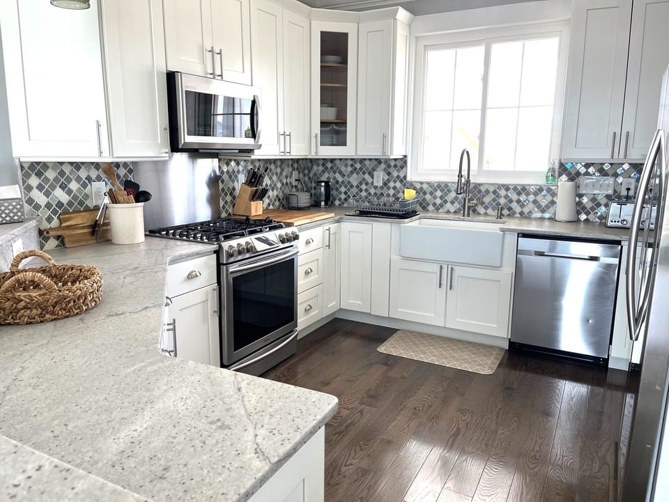 Modern Kitchen with all the amenties. Views of Davis Canal from front window.