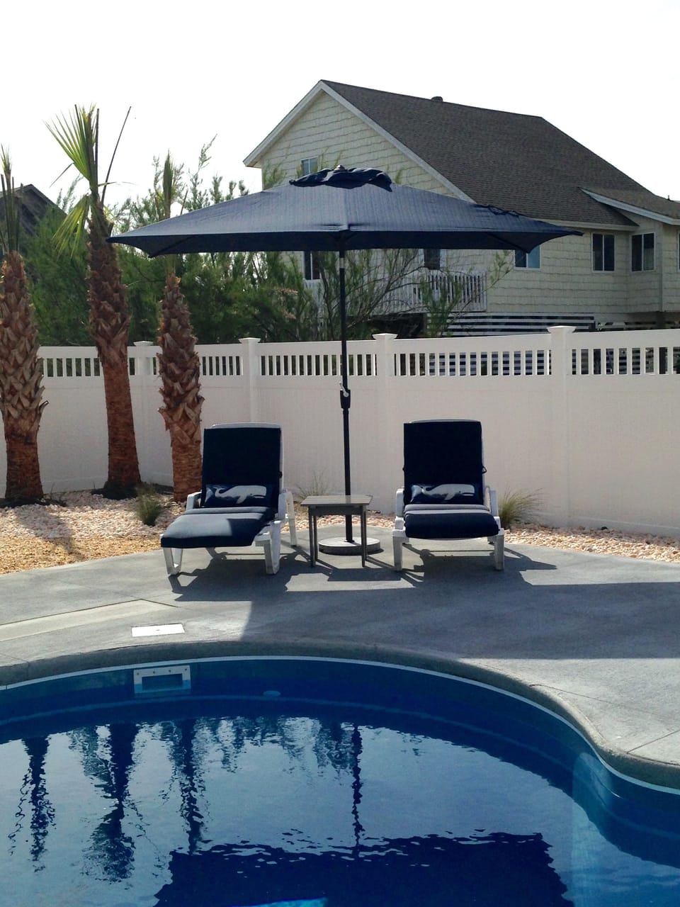Pool with 6 lounge, chairs, umbrellas