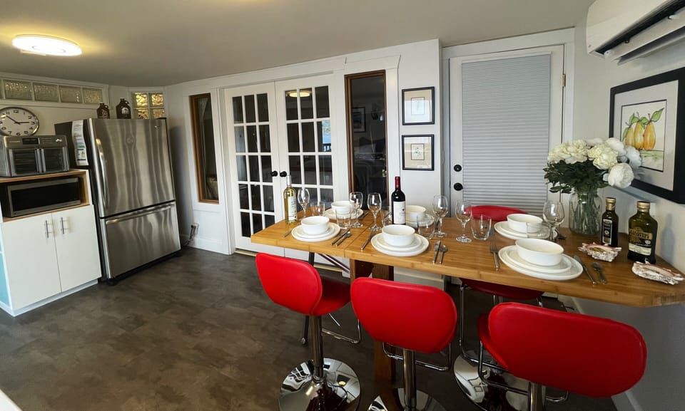 Kitchen with Ocean View Seats up to 6/Full Size Refrigerator Freezer